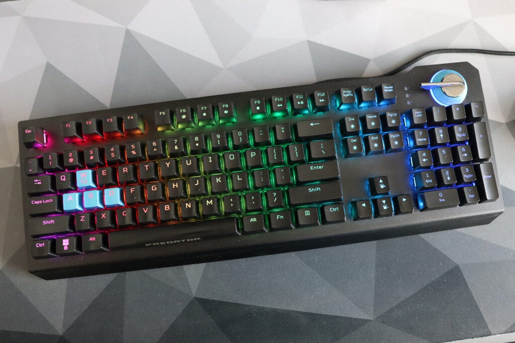 Perfil - Acer Predator Aethon 700