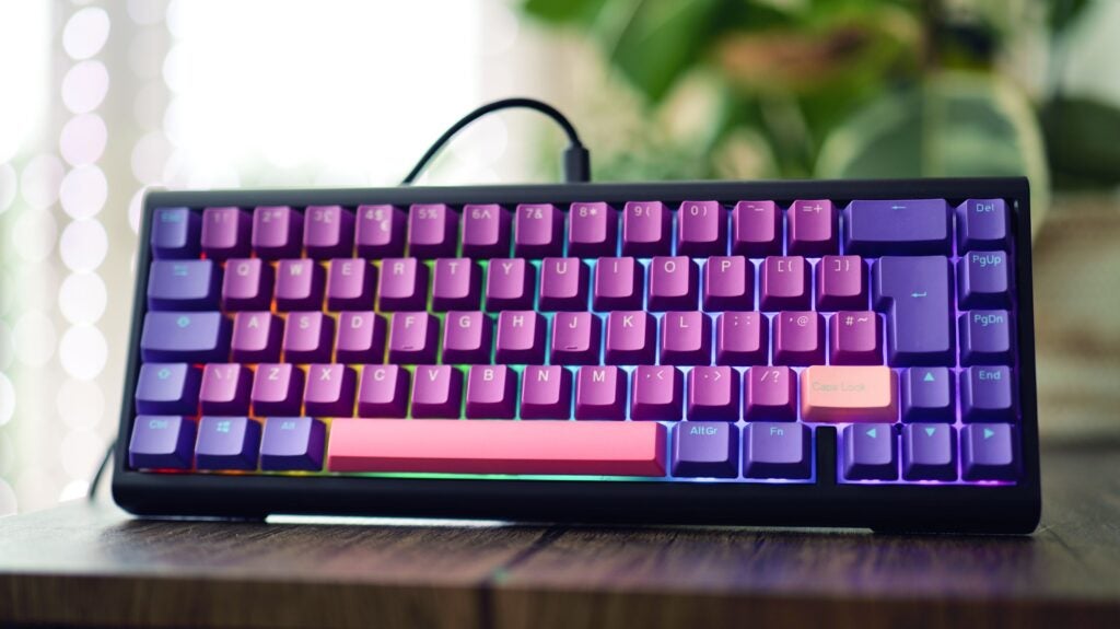 Teclado mecánico Ducky ProjectD Tinker 65 con retroiluminación RGB.