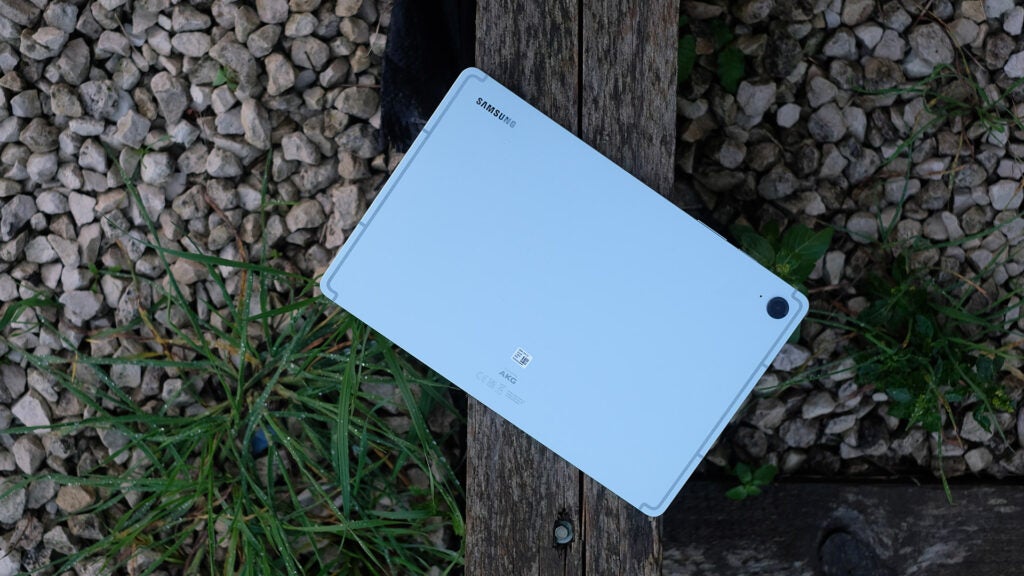 Samsung Galaxy Tab S9 FE trasera