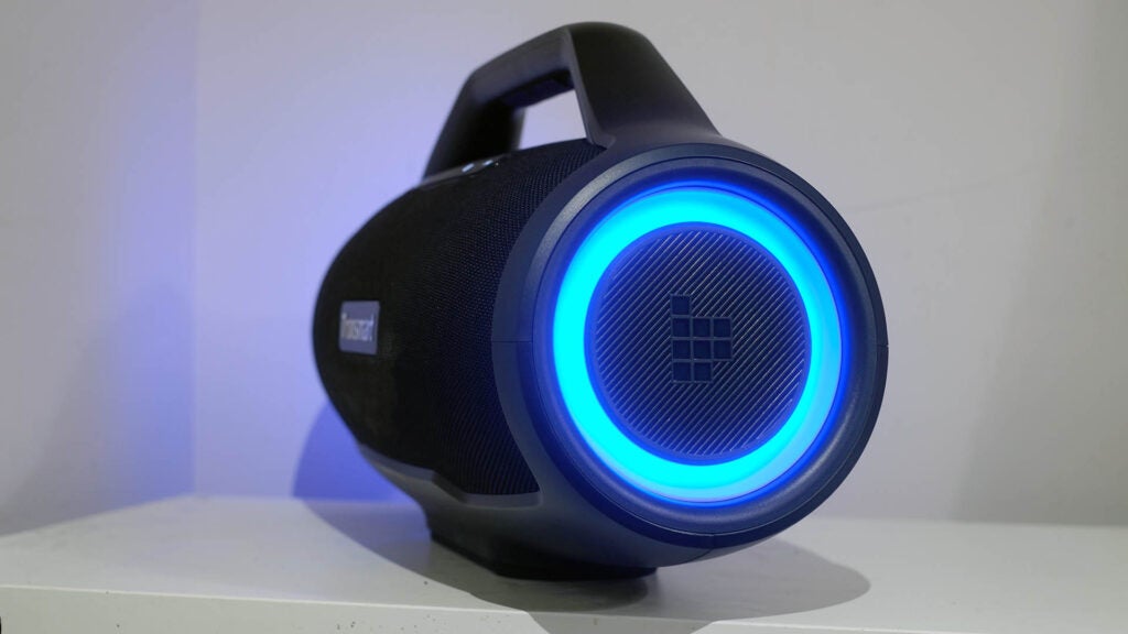 Altavoz portátil Tronsmart Bang Max con luces LED azules.