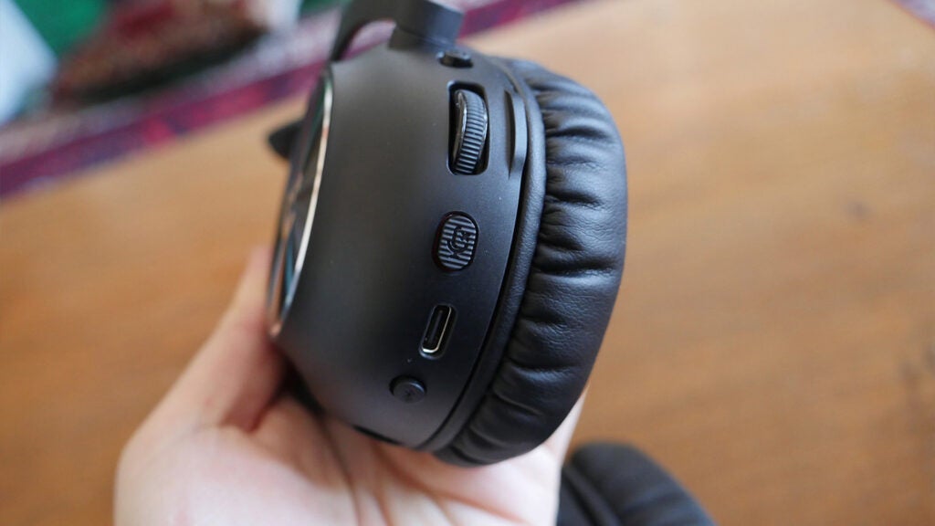 Controles de los auriculares Logitech GX Pro 2