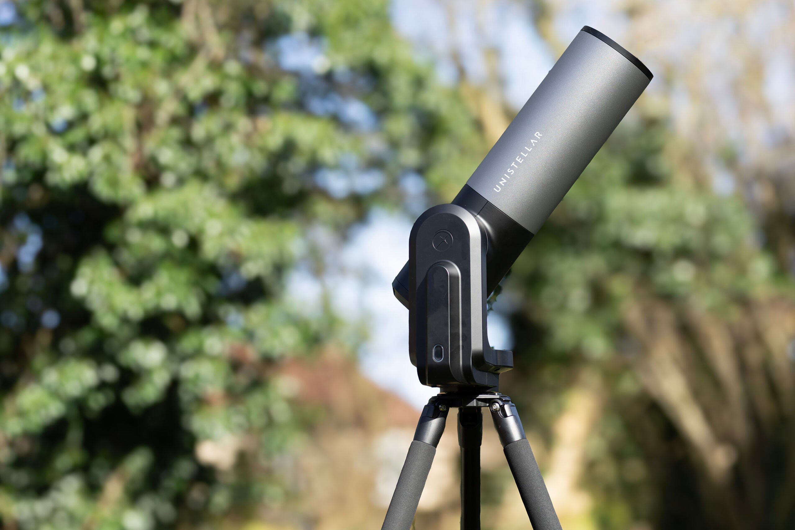 Unistellar eQuinox 2 apuntando hacia arriba