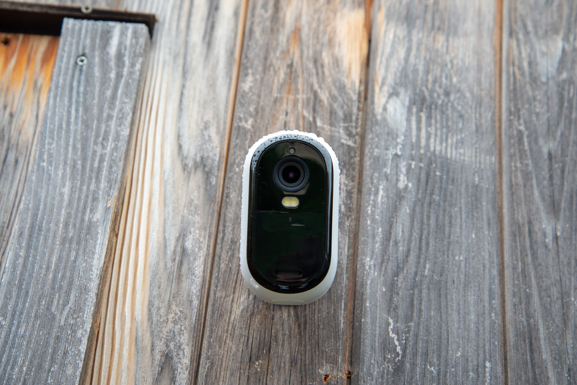 Lente y foco de cámara para exteriores Arlo Essential 2K