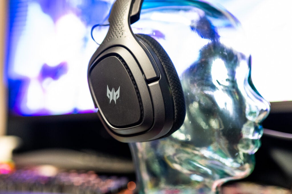 Acer Predator Galea 365: vista lateral detallada de la marca