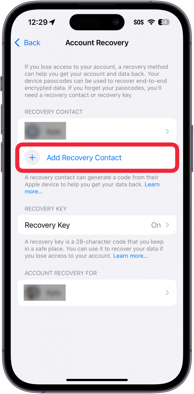 Configuración de recuperación de cuenta de ID de Apple de iPhone con un cuadro rojo alrededor del botón Agregar contacto de recuperación