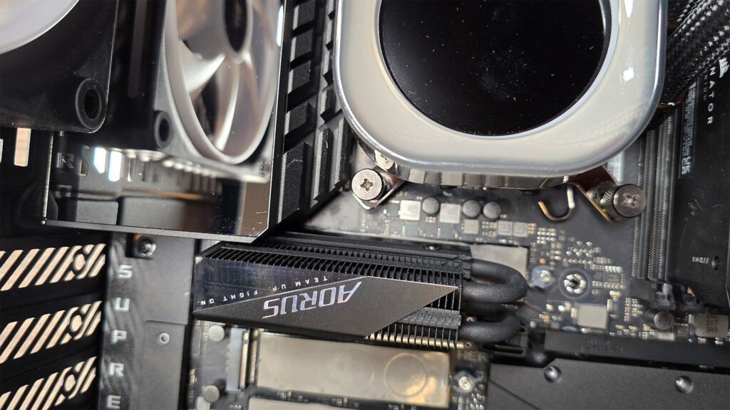 SSD Gigabyte Aorus 12000 M.2 PCIe 5.0 en un PC gaming
