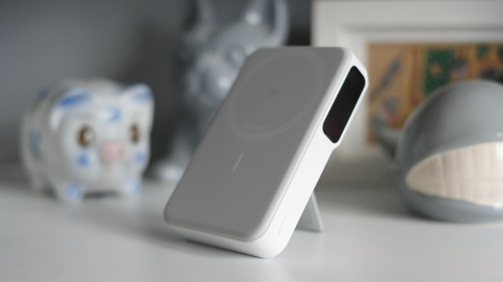 Anker MagGo Power Bank 10K sobre una mesa