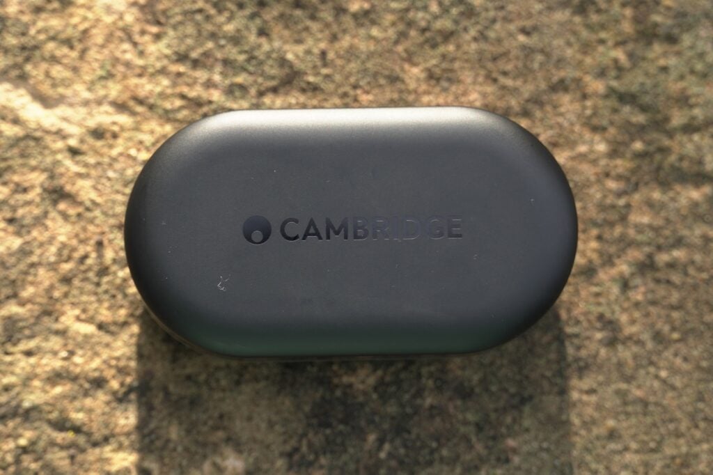 Estuche de carga Cambridge Melomania M100