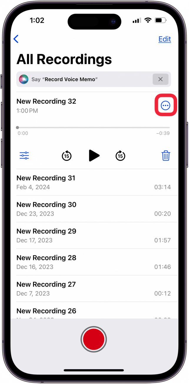 toque el ícono más en la nota de voz del iPhone para transcribir