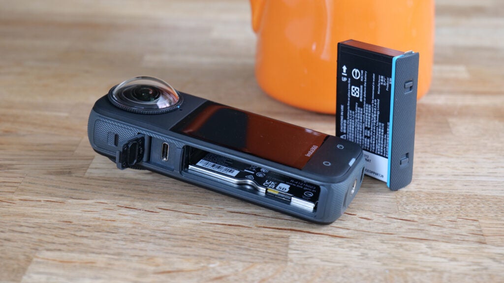 Batería Insta360 X4 retirada
