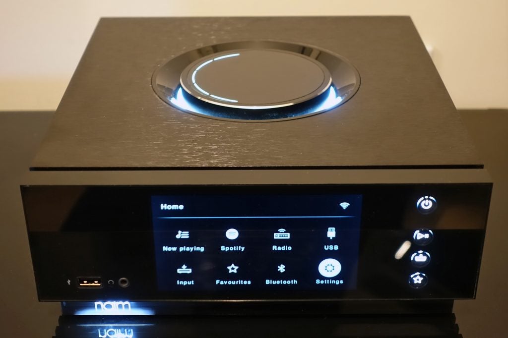 Fascia y pantalla LCD del Naim Uniti Atom
