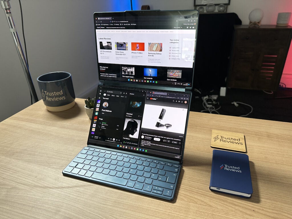 Uso en el soporte en modo horizontal - Lenovo Yoga Book 9i