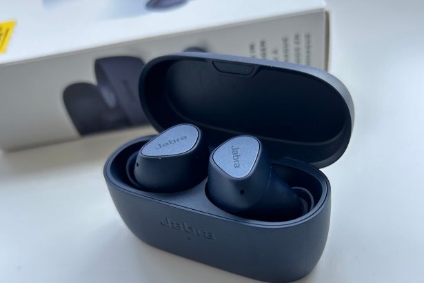 Los auriculares Elite 4 de Jabra estan a mitad de