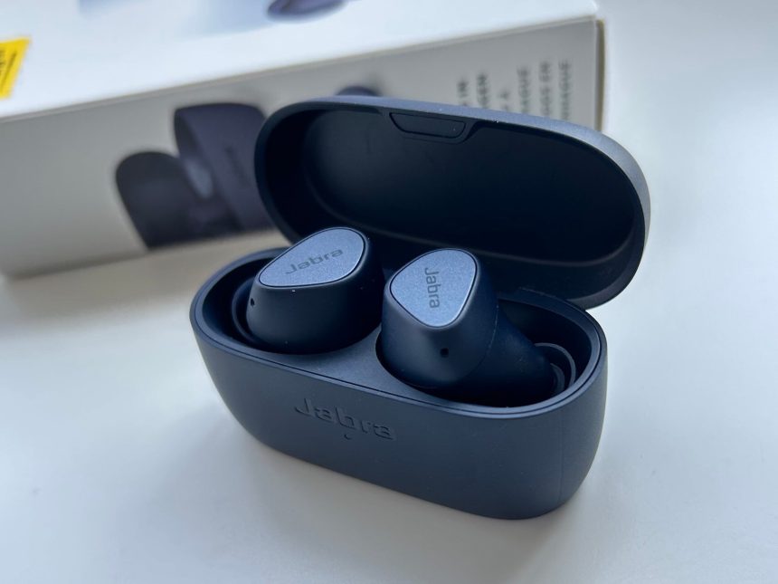 Los auriculares Elite 4 de Jabra estan a mitad de