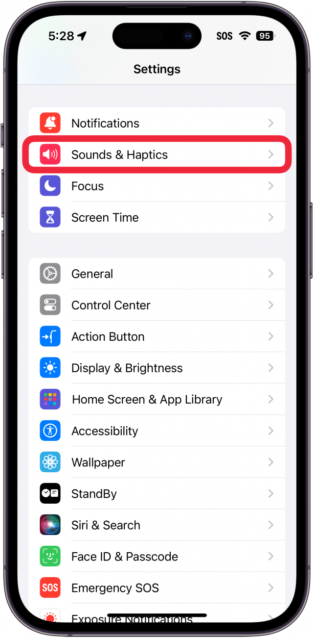 Configuración del iPhone con un cuadro rojo alrededor de sonidos y hápticos.