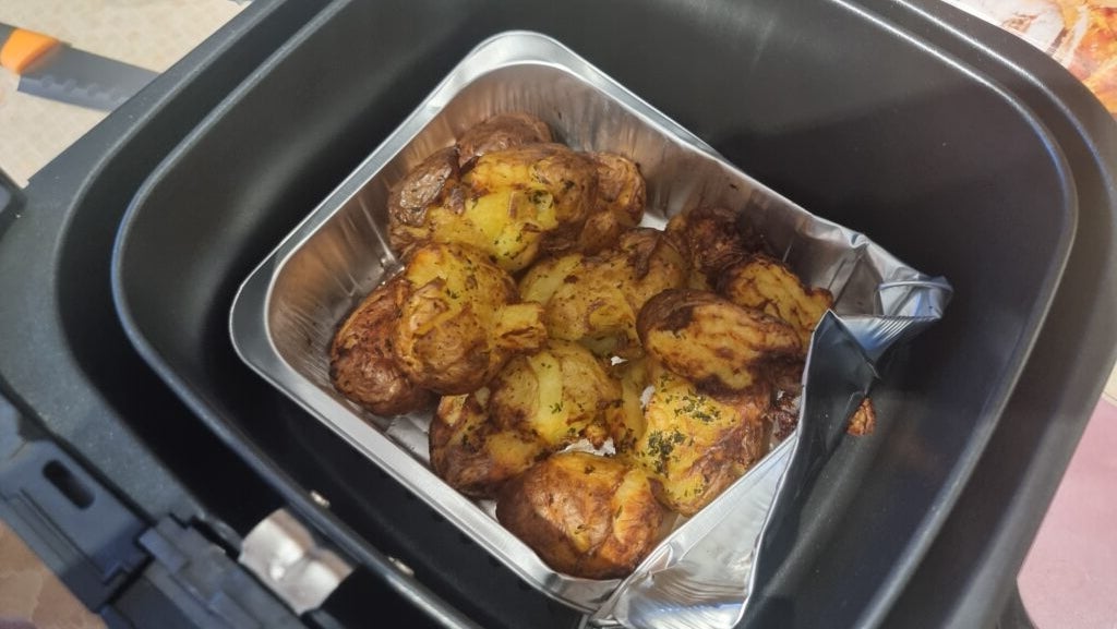Patatas trituradas - Freidora de aire Sharp de 5,5 l