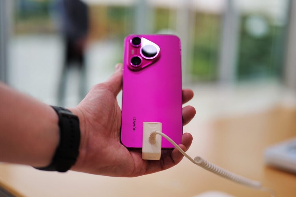 Huawei Pura 70 en la mano