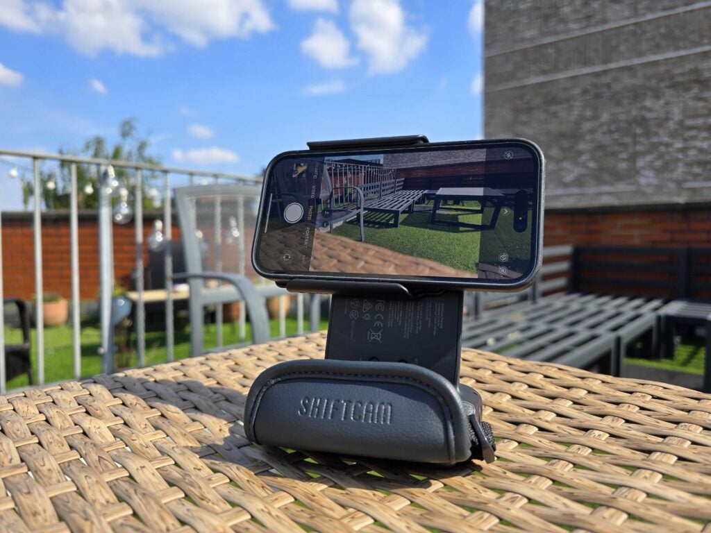 La ShiftCam ProGrip se puede utilizar como soporte