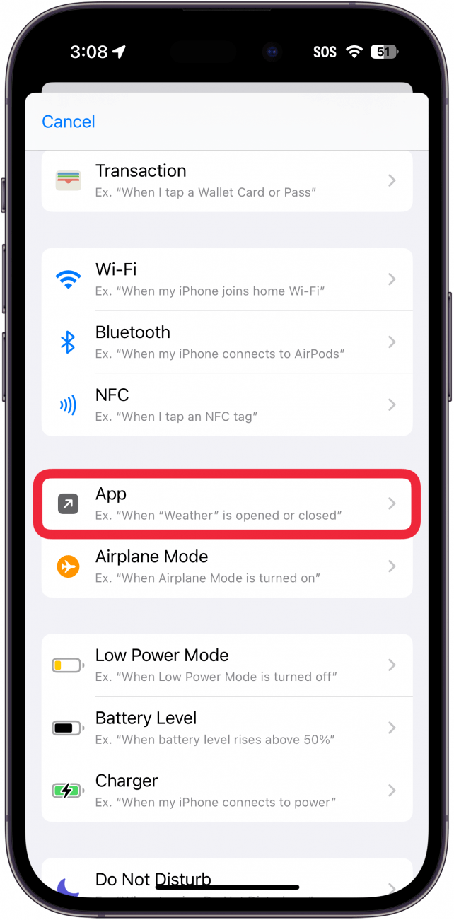 Automatización de accesos directos de iPhone configurada con un cuadro rojo alrededor de la opción de aplicación