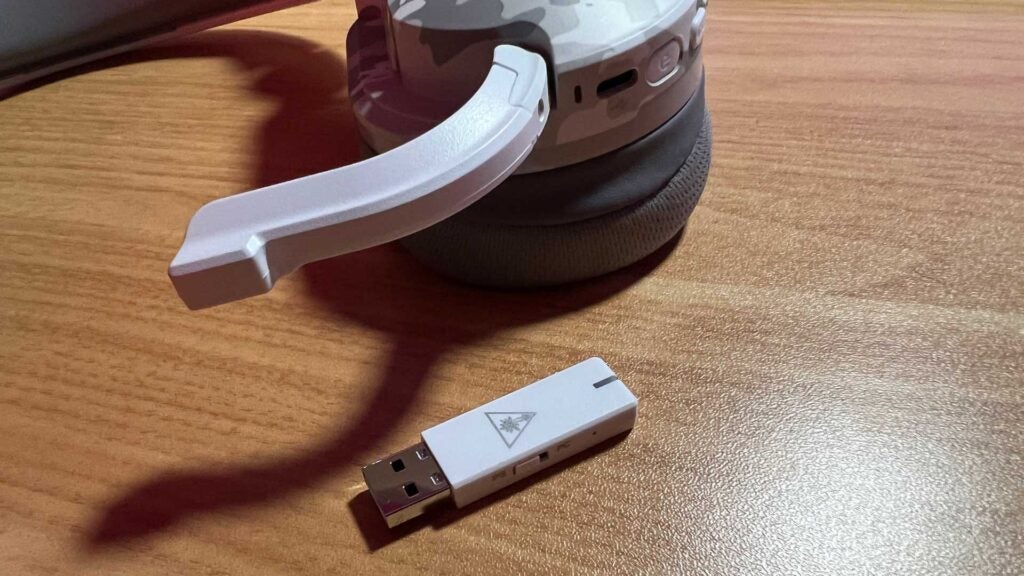 El micrófono y receptor inalámbrico del Turtle Beach Stealth 600 Gen 2 MAX