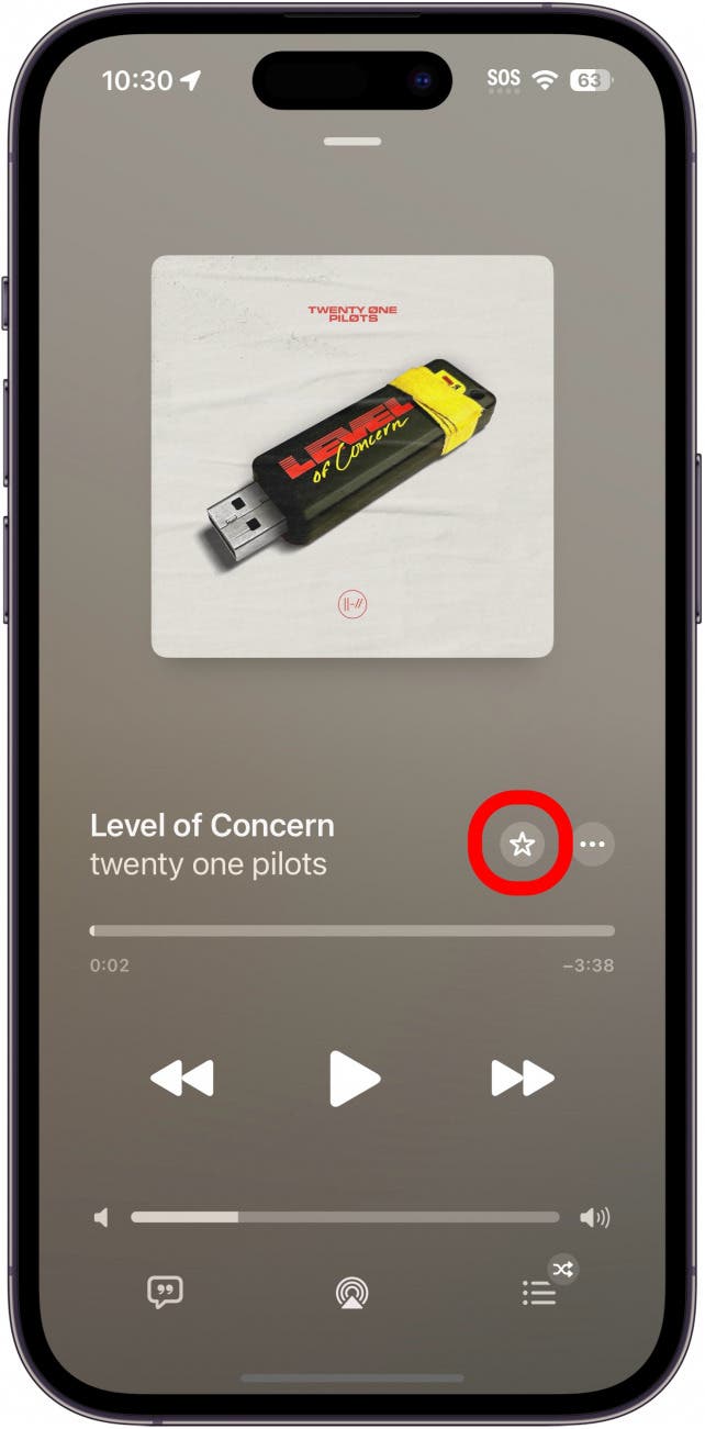 Pantalla de música de Apple que ahora se reproduce con un círculo rojo alrededor del ícono de estrella