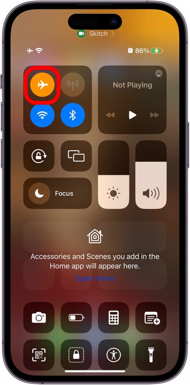asegúrese de que el modo avión esté desactivado si el podcast de Apple no se reproduce