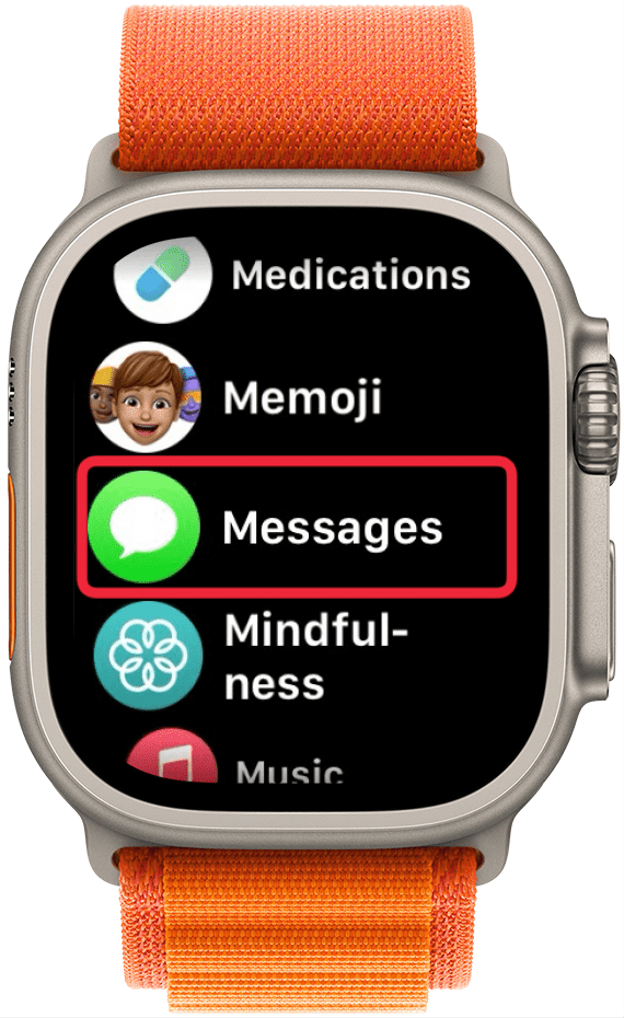 Lista de aplicaciones de Apple Watch con un cuadro rojo alrededor de la aplicación de mensajes.