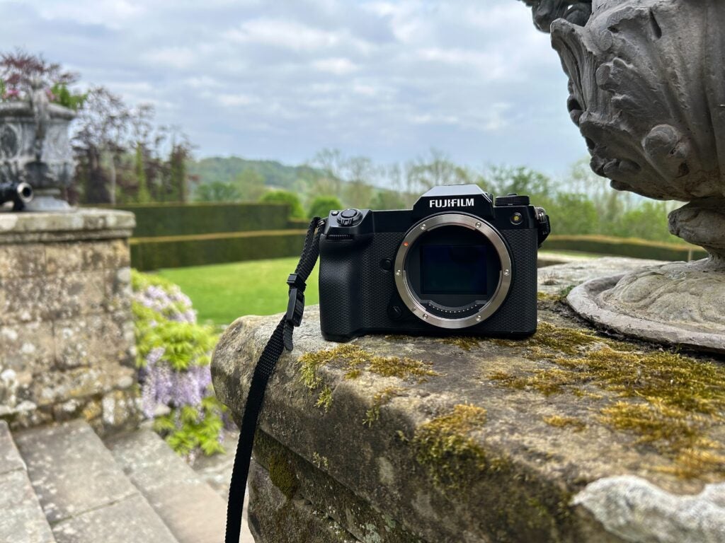 Fujifilm GFX100S II frontal