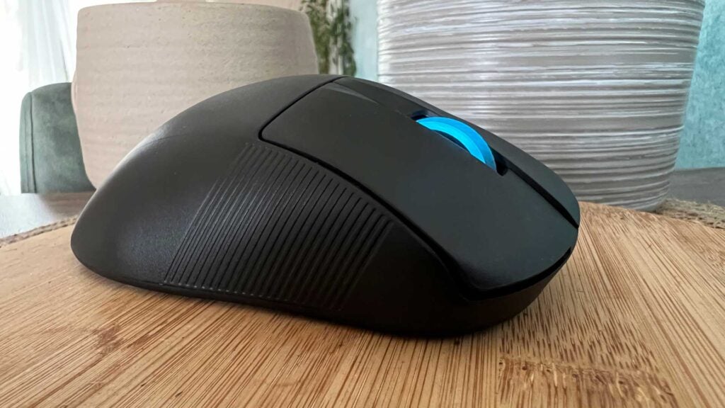 El lado superior derecho del ROG Keris II Ace.