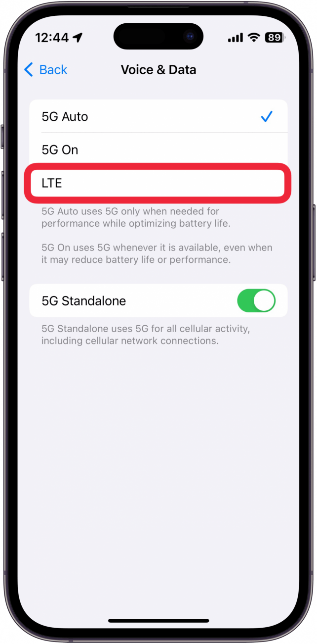 Configuración de voz y datos del iPhone con un cuadro rojo alrededor de la opción LTE.
