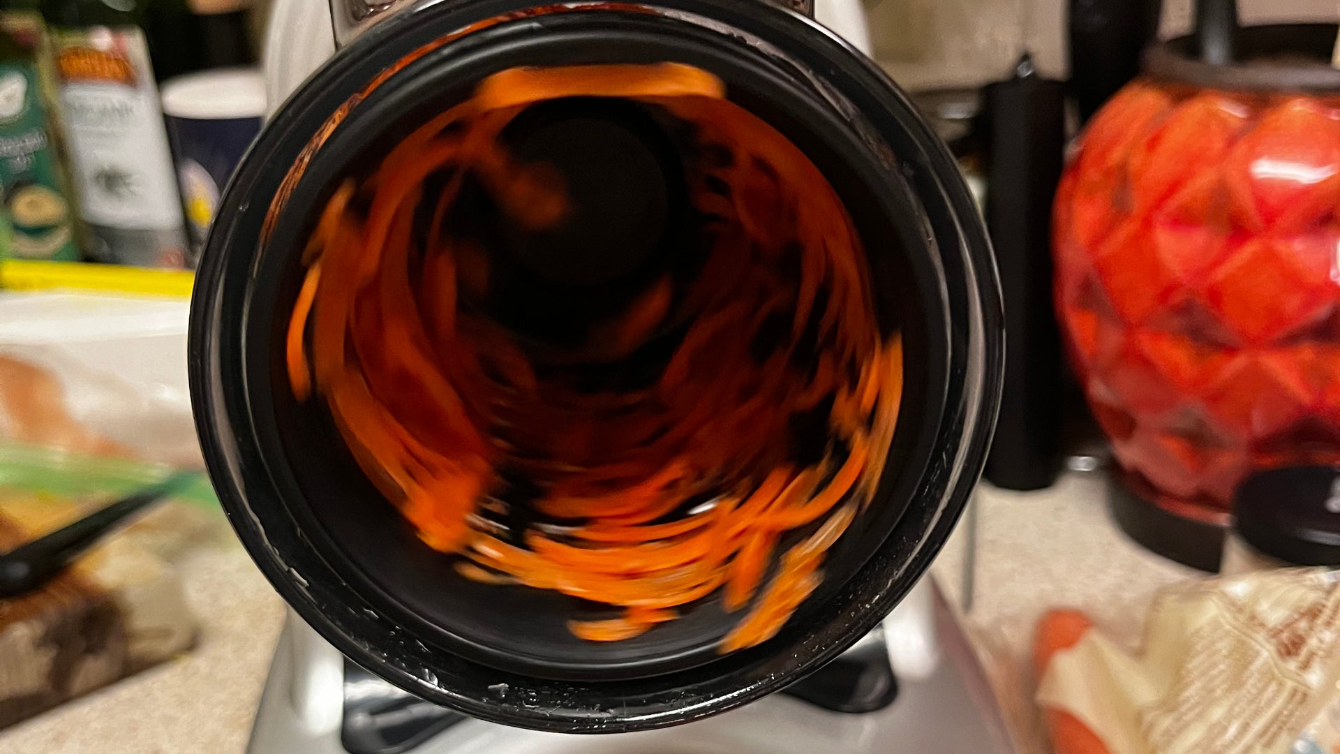 Exprimidor lento de prensado en frío innovador 5 en 1 AMZCHEF ZM1517 para rallar zanahorias