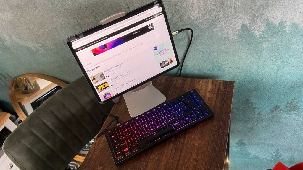 Una toma completa de una estación de trabajo Cherry XTRFY K5V2.