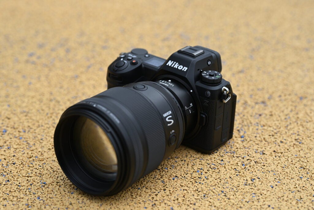 Nikon Z6 III derecha