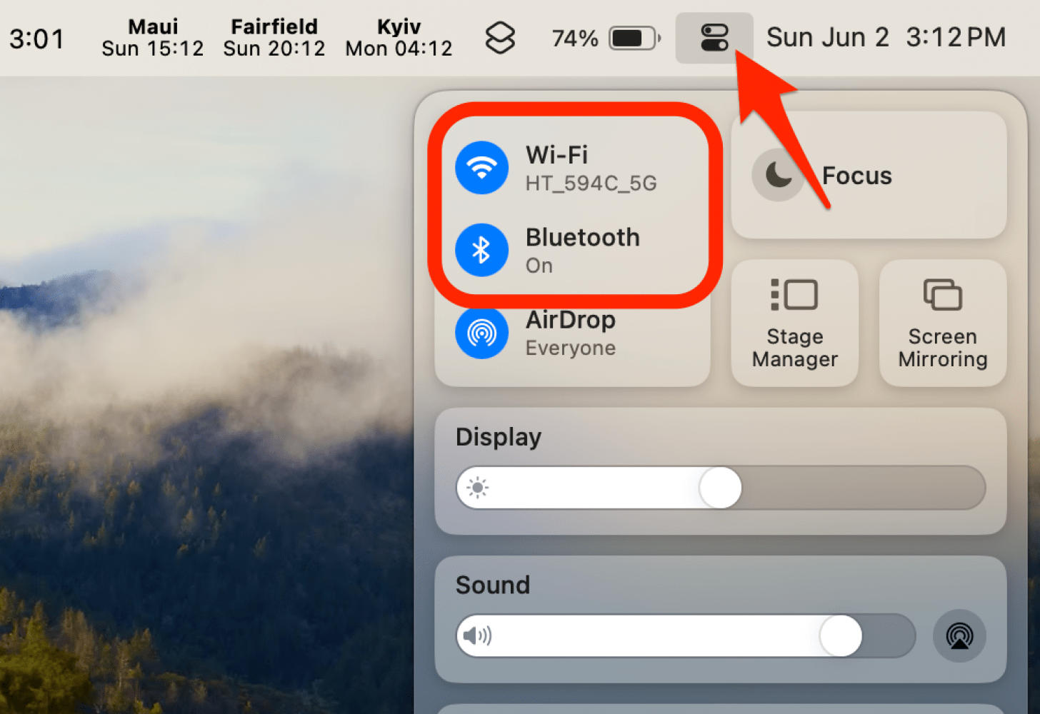 asegúrese de que esté conectado correctamente a su Mac mediante Bluetooth, Wi-Fi y/o un dongle de teclado inalámbrico.