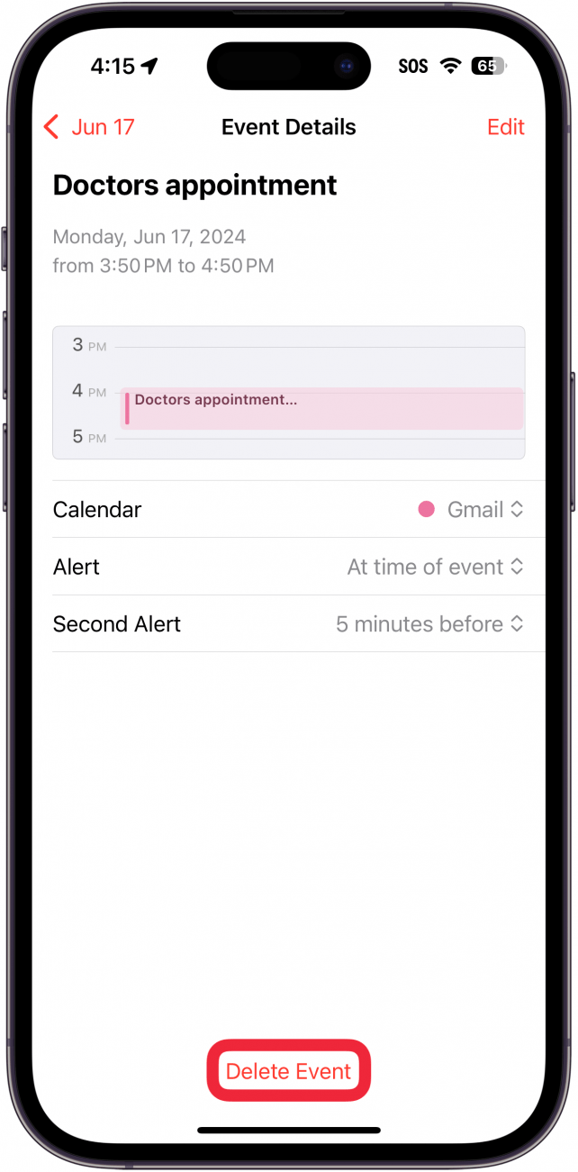 Detalles del evento del calendario del iPhone con un cuadro rojo alrededor del botón Eliminar evento.