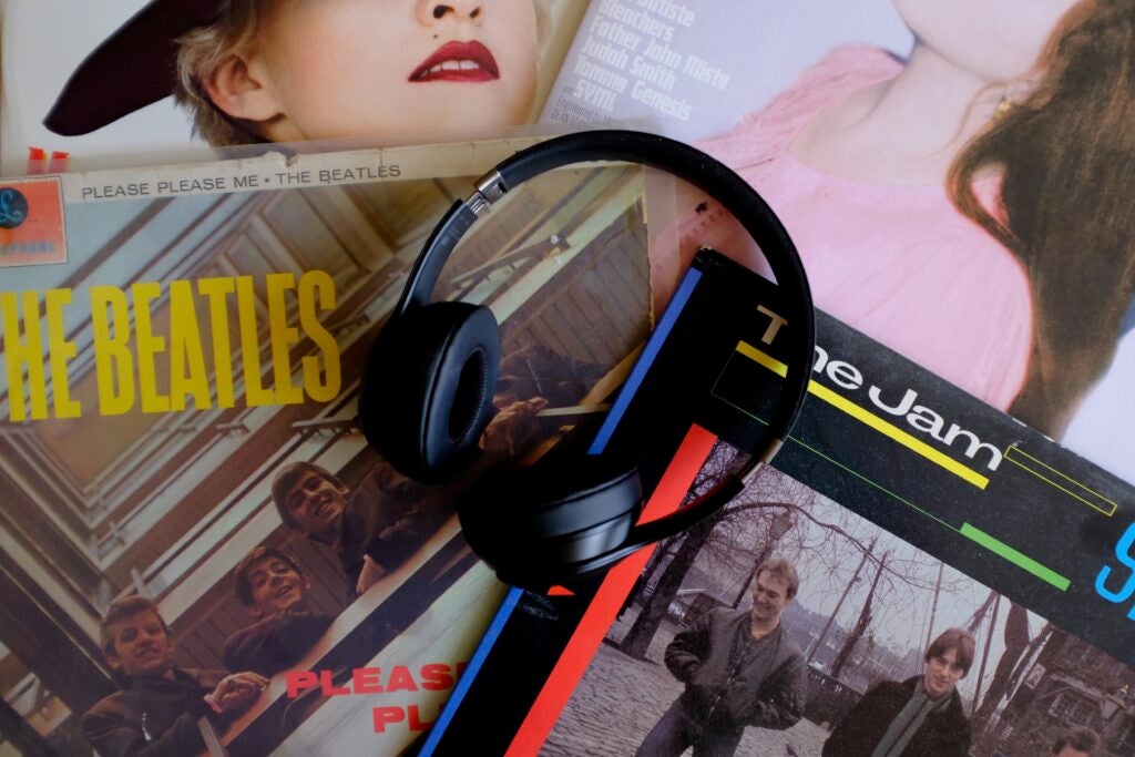 Beats Solo 4 de arriba hacia abajo