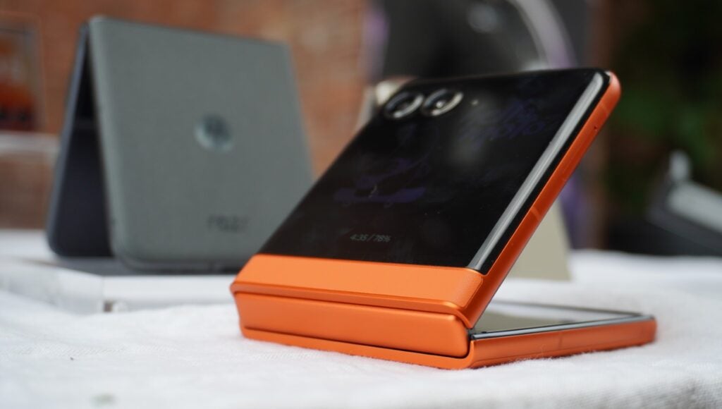 Motorola Razr 50 semiplegado