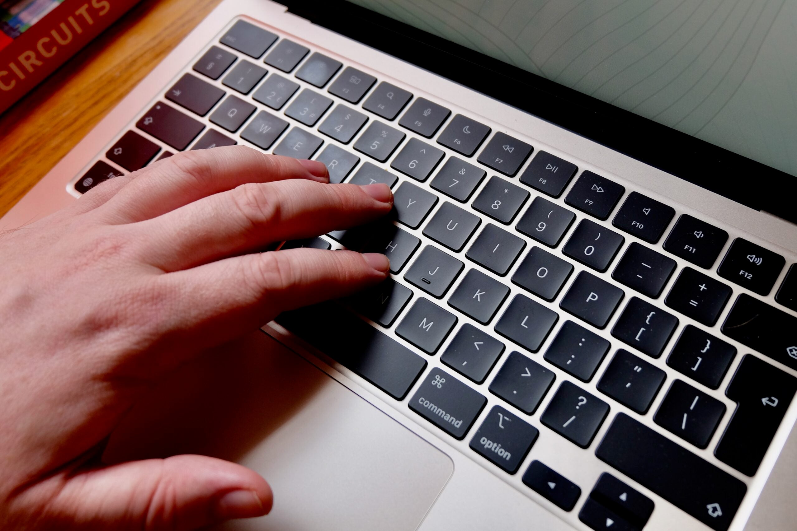 Como aumentar el tamano del texto en una MacBook