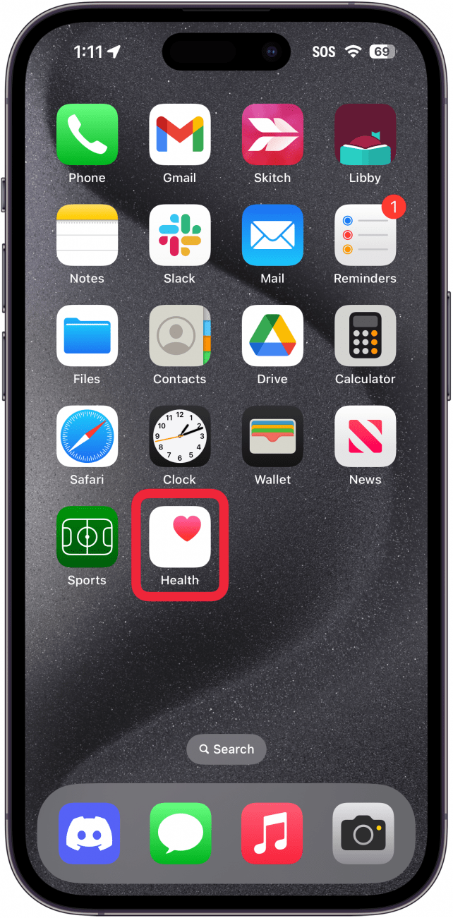 Pantalla de inicio del iPhone con un cuadro rojo alrededor de la aplicación de salud.
