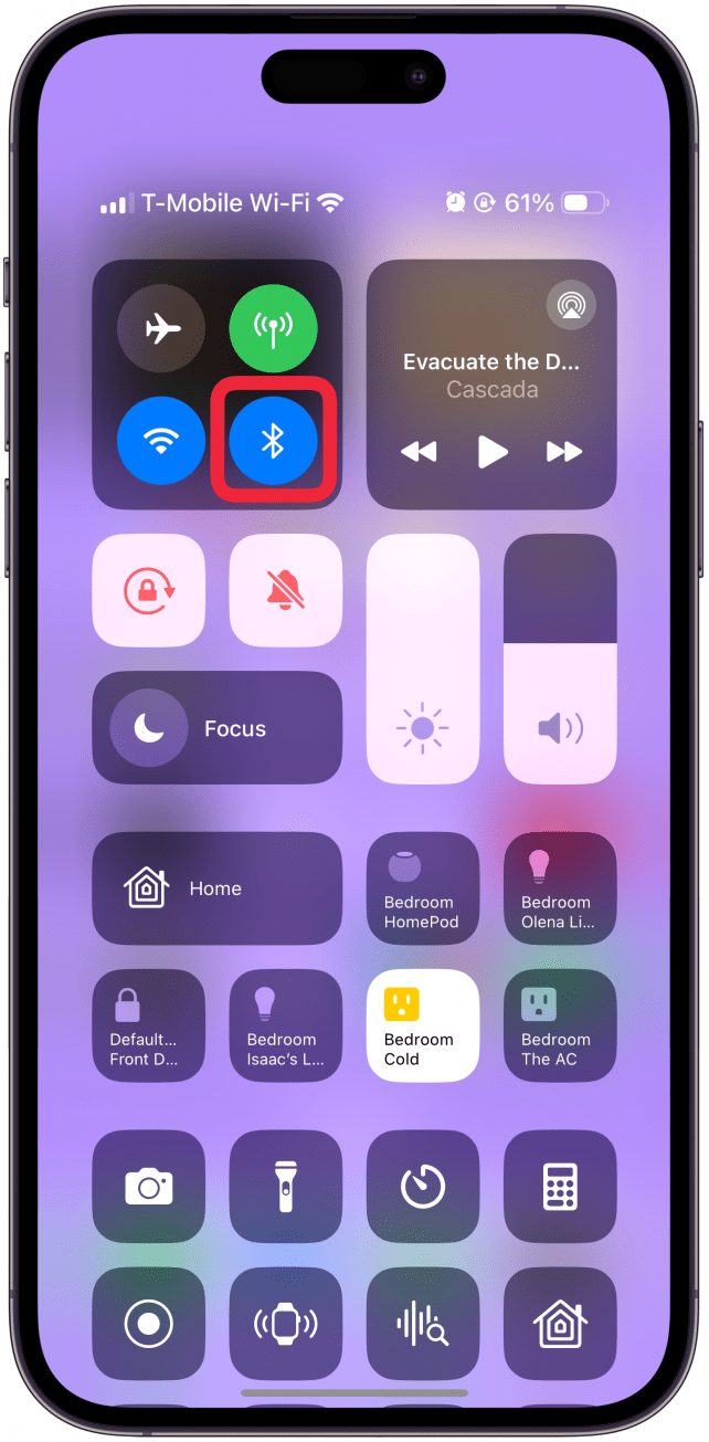 Asegúrese de que su Bluetooth esté habilitado en todos sus dispositivos. 