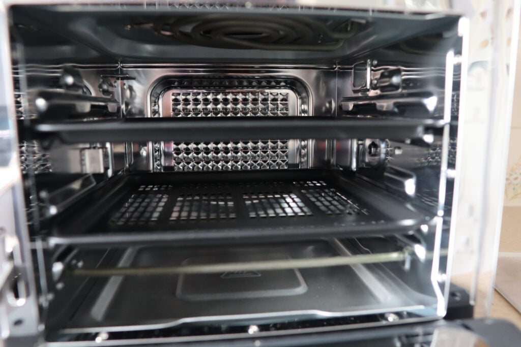 Interior - Horno freidora de aire Cosori 12L