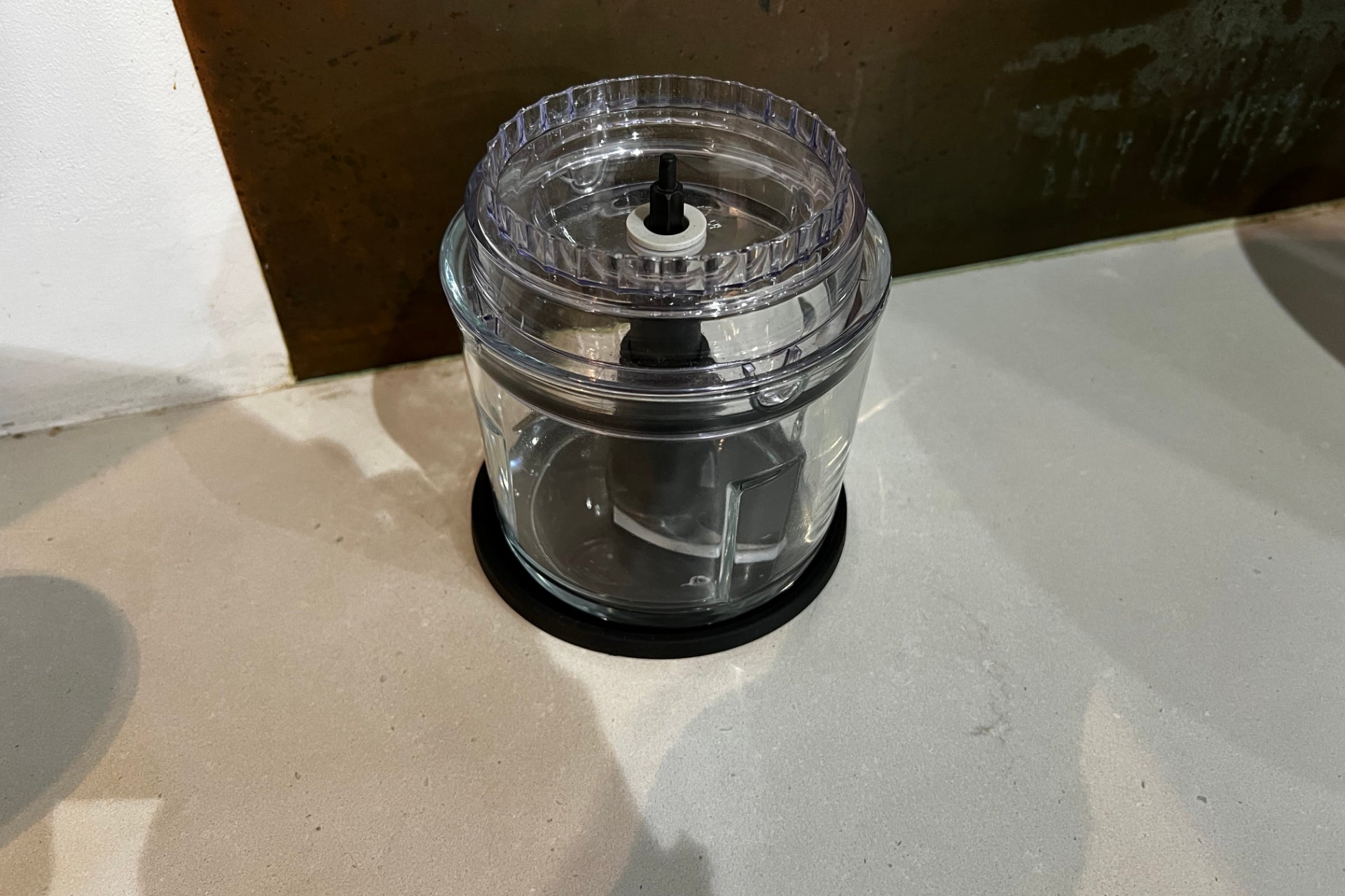 Procesador de alimentos compacto Haier I-Master Serie 5 esperando ingredientes
