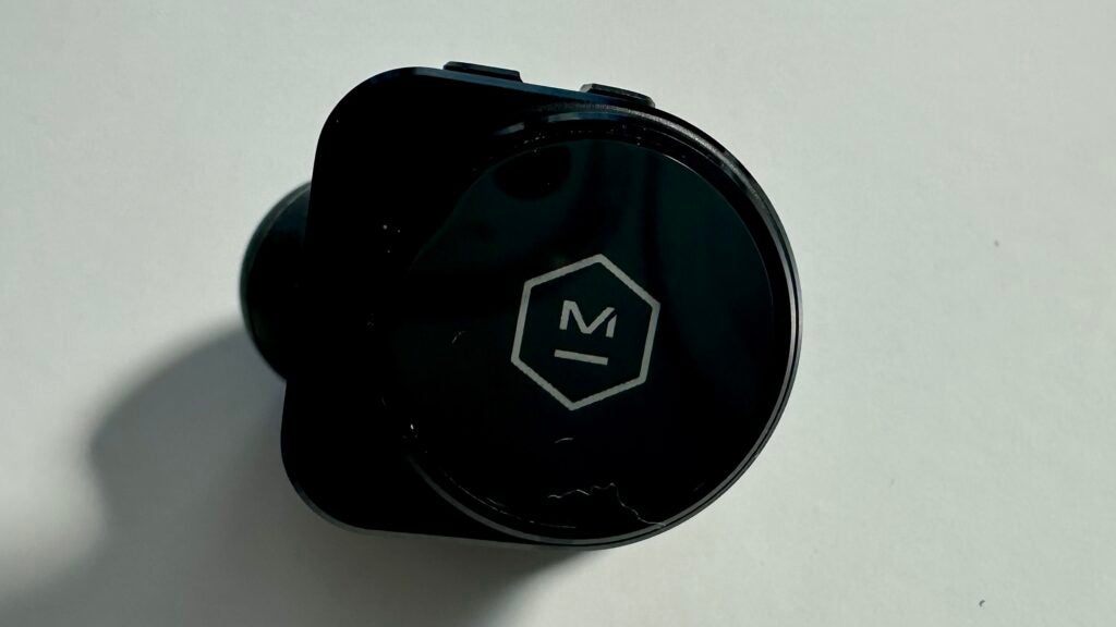 Detalle del diseño de los auriculares Master Dynamic MW09