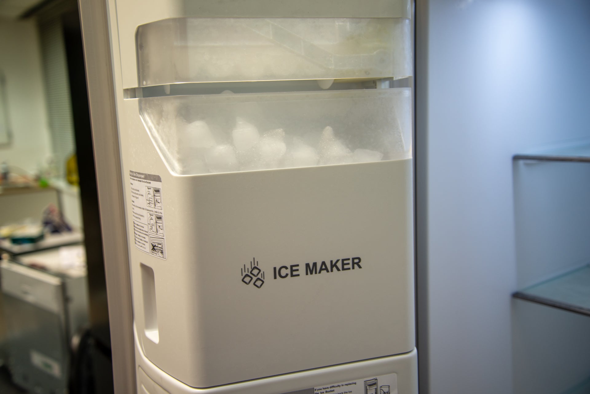 Porta hielo Hisense RS694N4ICE