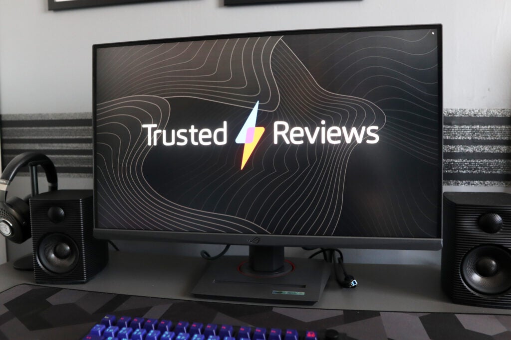 Perfil - Asus ROG Strix XG27UCS