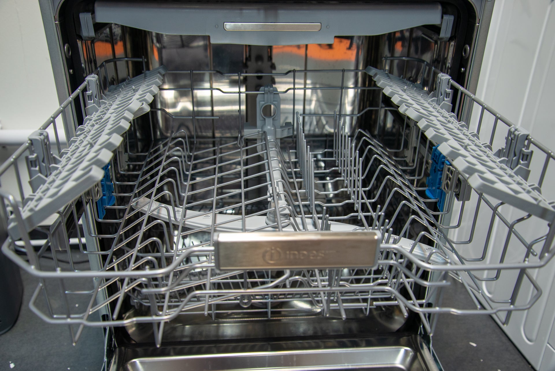 Lavavajillas de rejilla superior Indesit DIO3T131FEUK