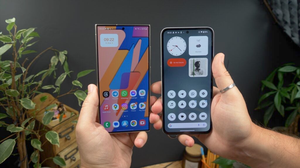 CMF Phone 1 - S24 ultra- en mano - espaldas