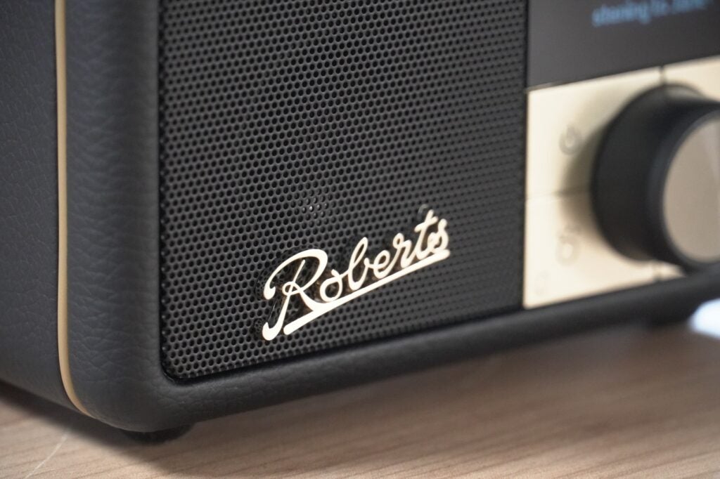 Detalle del diseño de Roberts Revival Petite 2