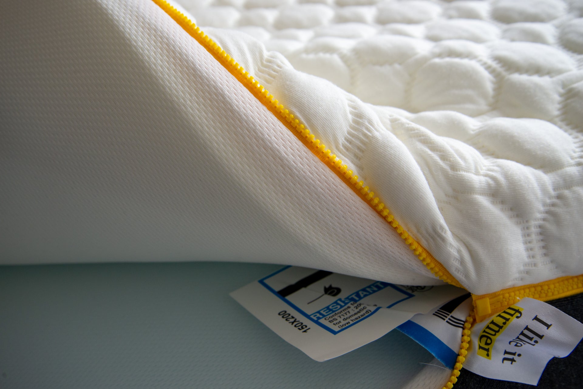 Apertura del colchón híbrido premium Eve Sleep Wunderflip