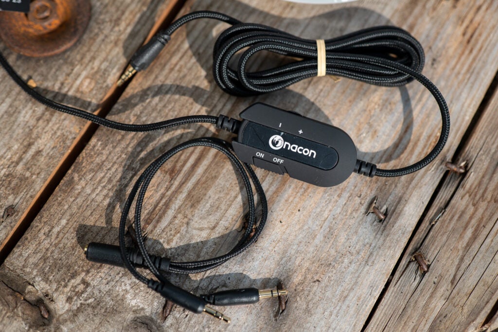 Controlador y cable Nacon GH-120
